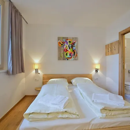 With Garden, With Access To The Sauna Neukirchen am Grossvenediger